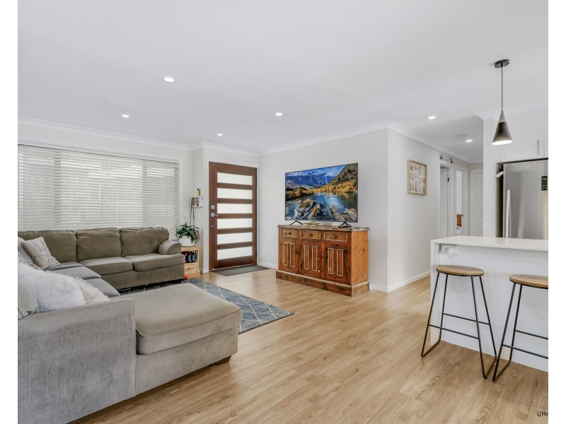 8 Darnel Street, Elanora QLD 4221