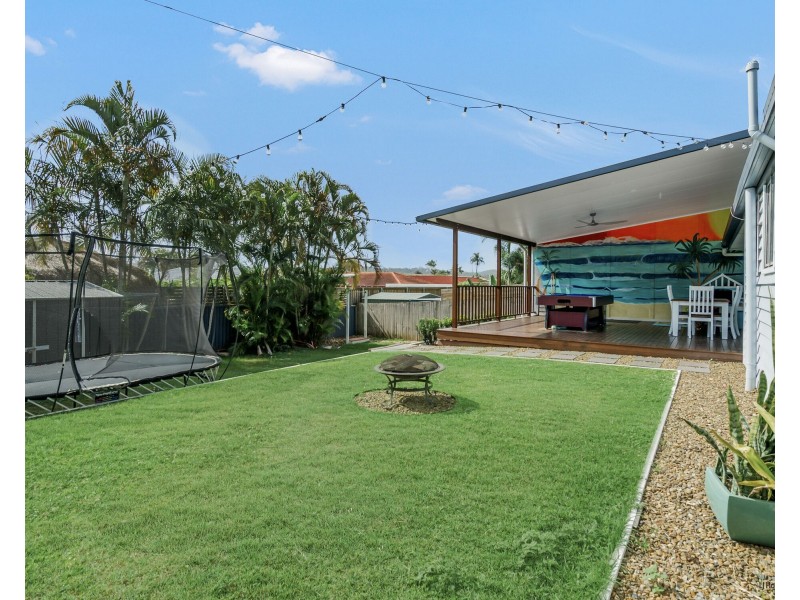 8 Darnel Street, Elanora QLD 4221