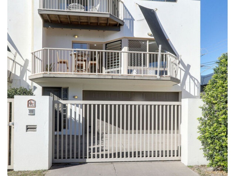 3/4 Fifteenth Avenue, Palm Beach QLD 4221