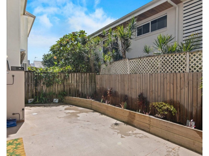 3/4 Fifteenth Avenue, Palm Beach QLD 4221