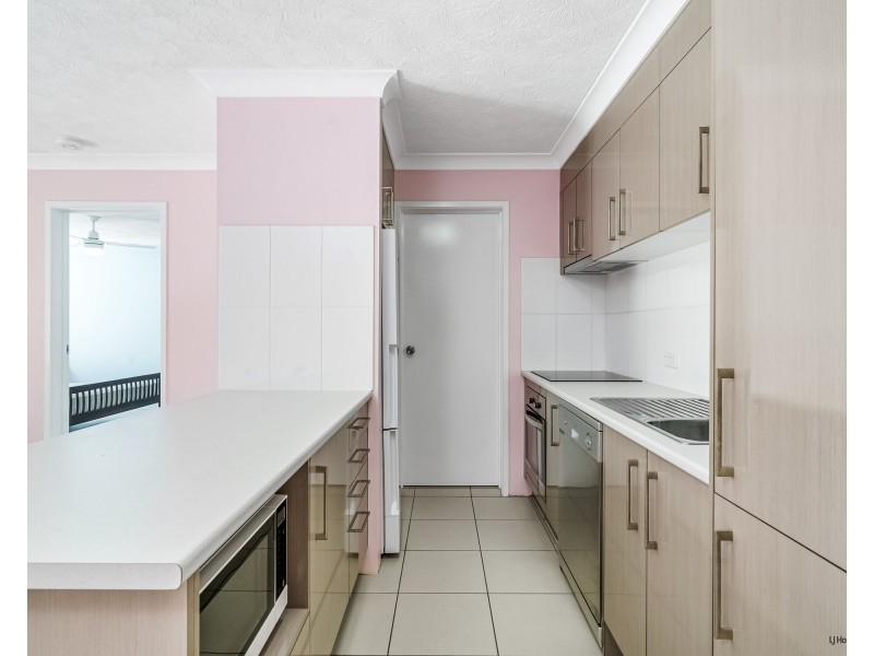 3/4 Sykes Court, Southport QLD 4215