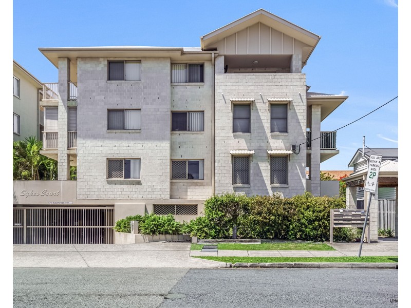 3/4 Sykes Court, Southport QLD 4215