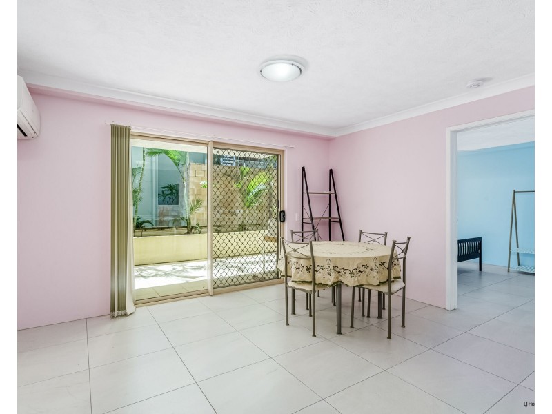 3/4 Sykes Court, Southport QLD 4215