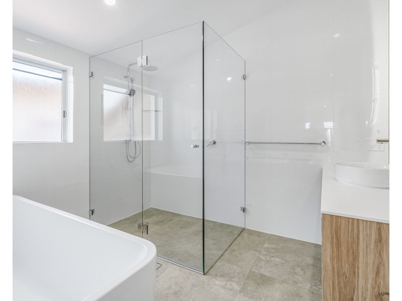 245 Jefferson Lane, Palm Beach QLD 4221