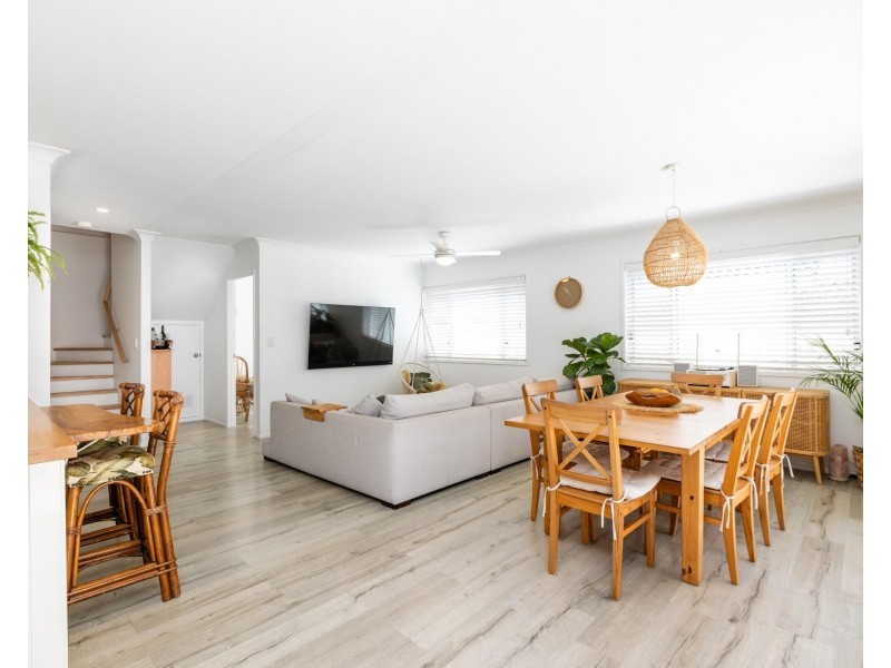 2/65 Leyte Avenue, Palm Beach QLD 4221