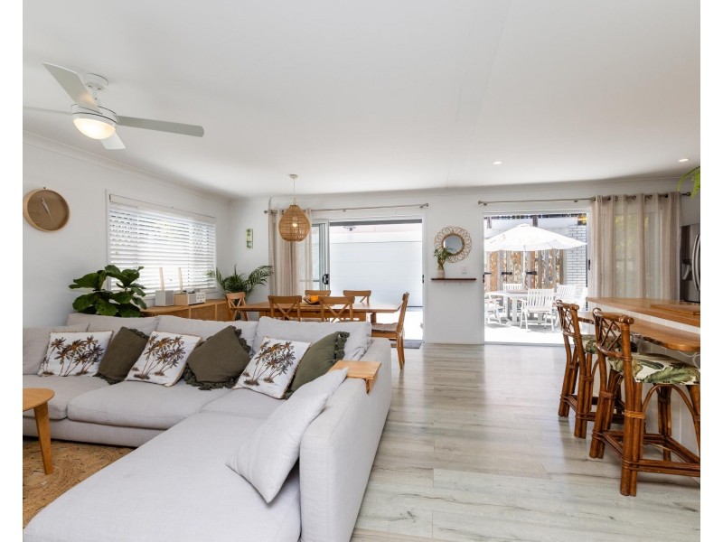 2/65 Leyte Avenue, Palm Beach QLD 4221