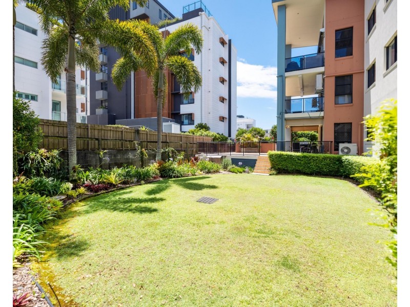 8/3 Johnston Street, Bilinga QLD 4225