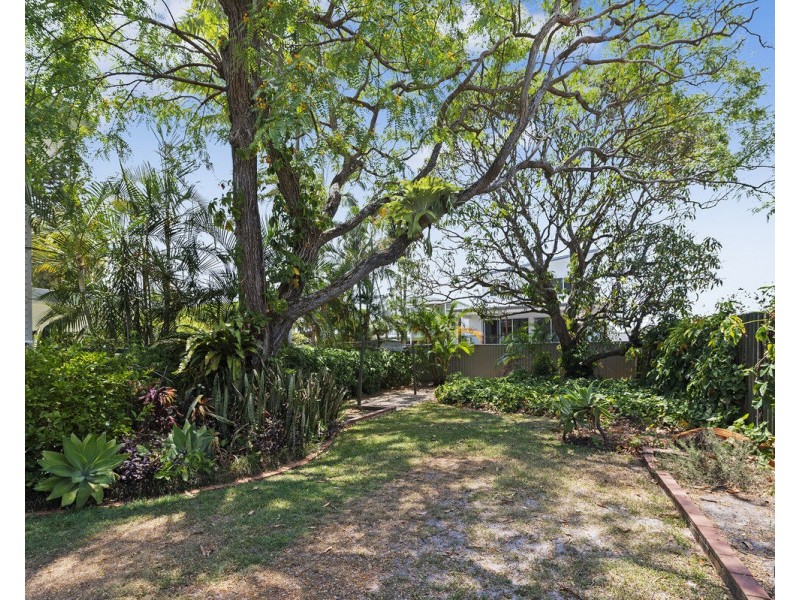 33 Sixth Avenue, Palm Beach QLD 4221