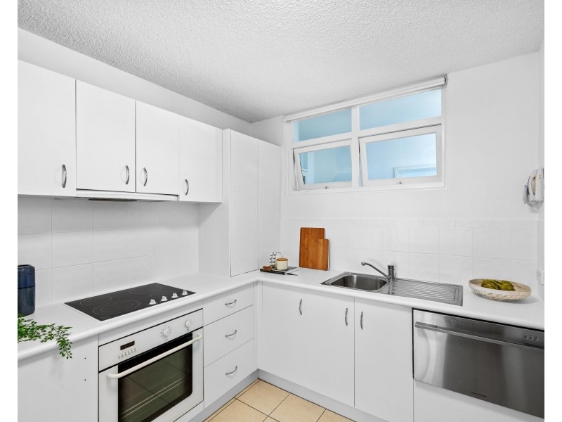 4/162 Marine Parade, Coolangatta QLD 4225