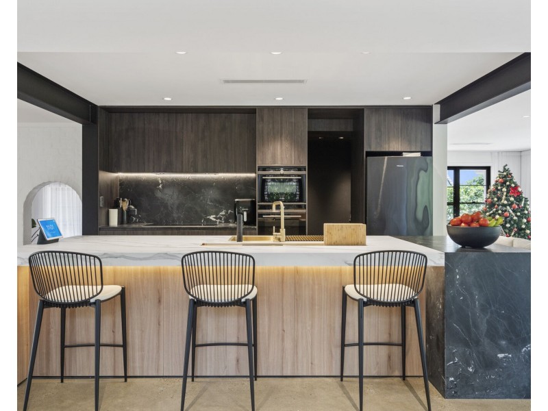 197 Simpsons Road, Elanora QLD 4221