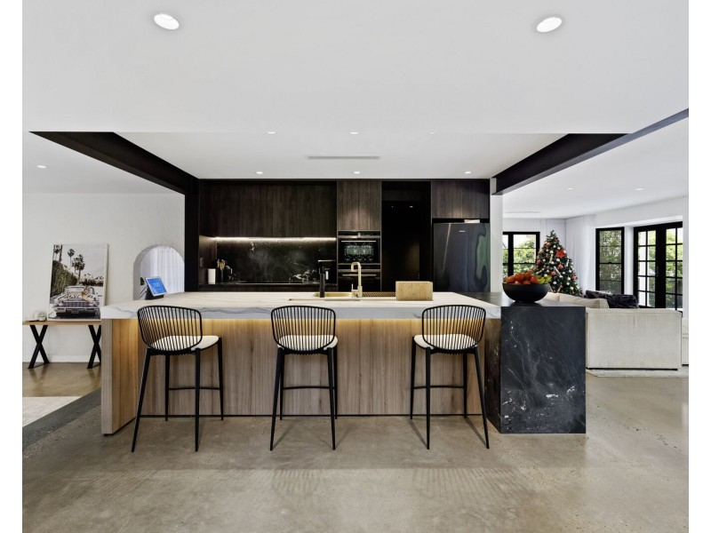 197 Simpsons Road, Elanora QLD 4221