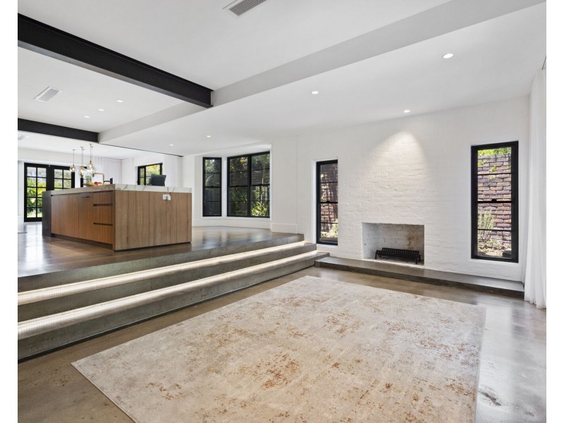 197 Simpsons Road, Elanora QLD 4221