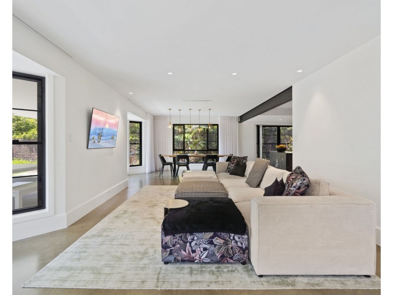 197 Simpsons Road, Elanora QLD 4221