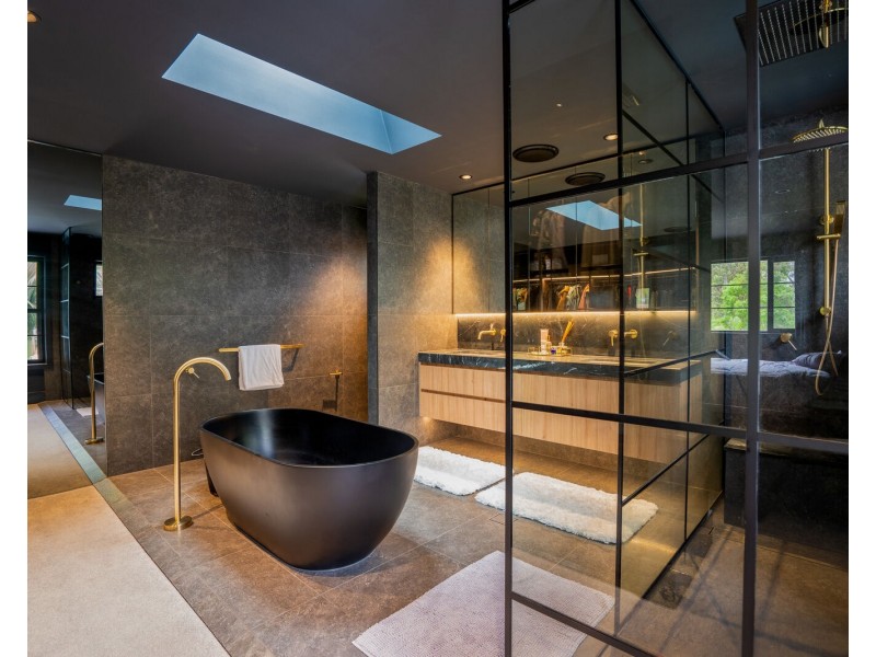 197 Simpsons Road, Elanora QLD 4221