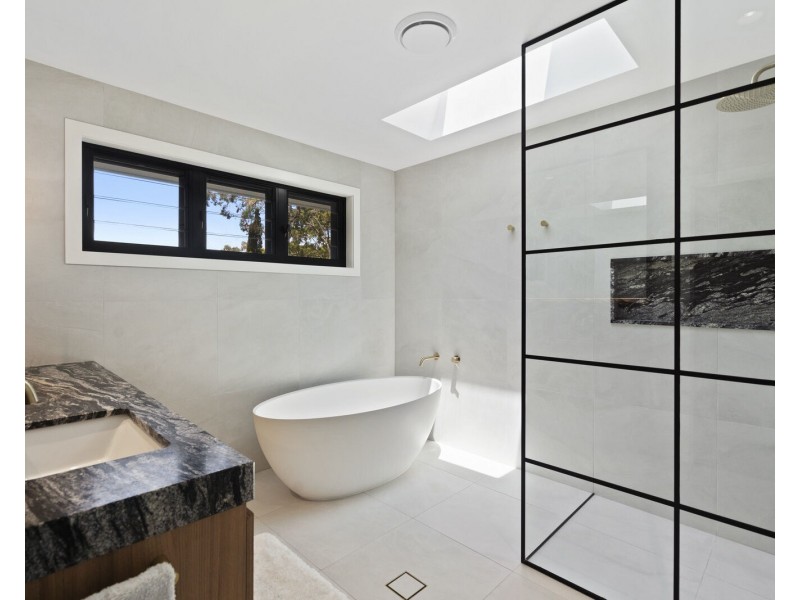 197 Simpsons Road, Elanora QLD 4221