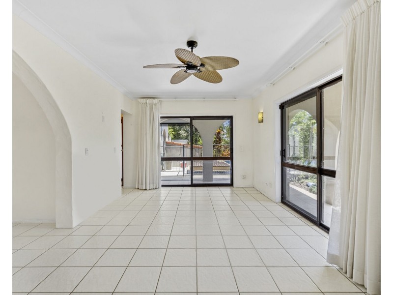 2 Kalamunda Close, Elanora QLD 4221