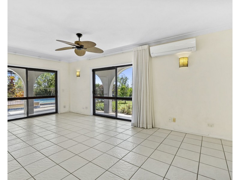 2 Kalamunda Close, Elanora QLD 4221