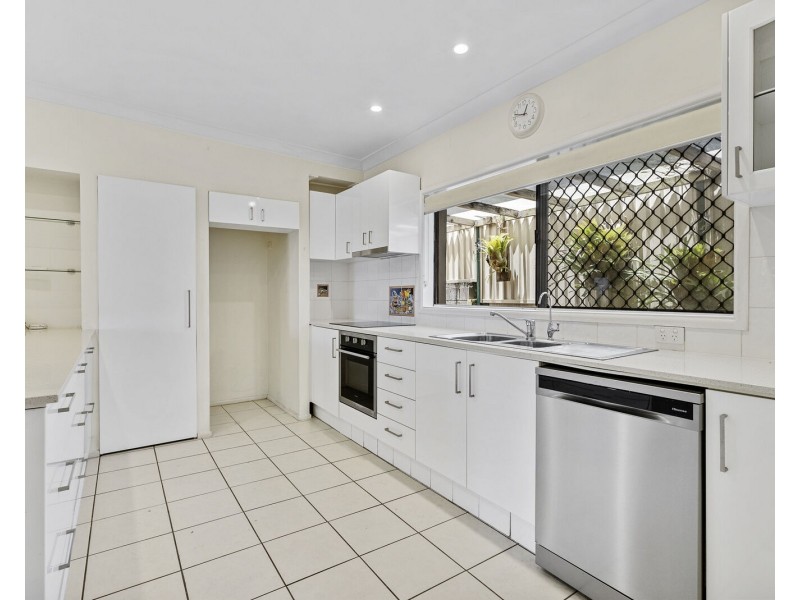 2 Kalamunda Close, Elanora QLD 4221