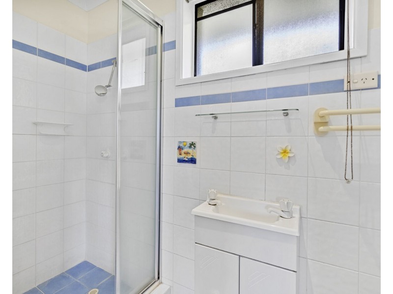2 Kalamunda Close, Elanora QLD 4221