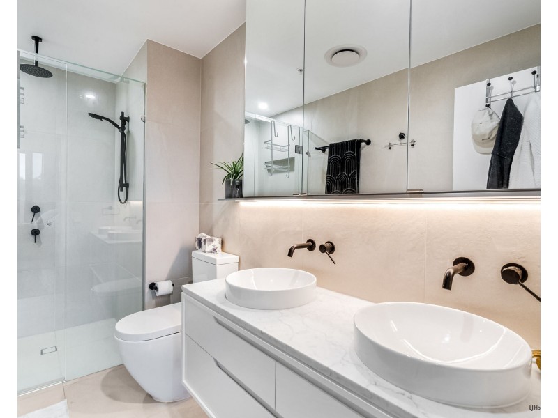 4/20 Executive Drive, Burleigh Waters QLD 4220