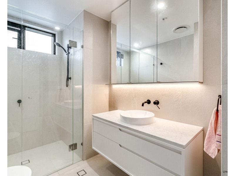 4/20 Executive Drive, Burleigh Waters QLD 4220