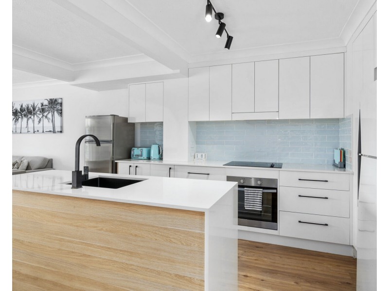 2/2-10 Coolgardie Street, Elanora QLD 4221