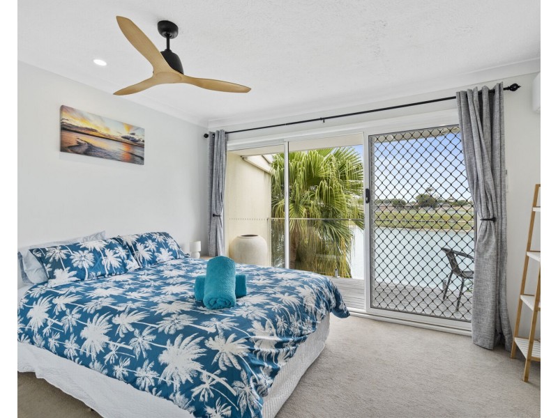 2/2-10 Coolgardie Street, Elanora QLD 4221
