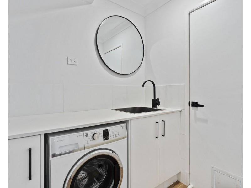 2/2-10 Coolgardie Street, Elanora QLD 4221