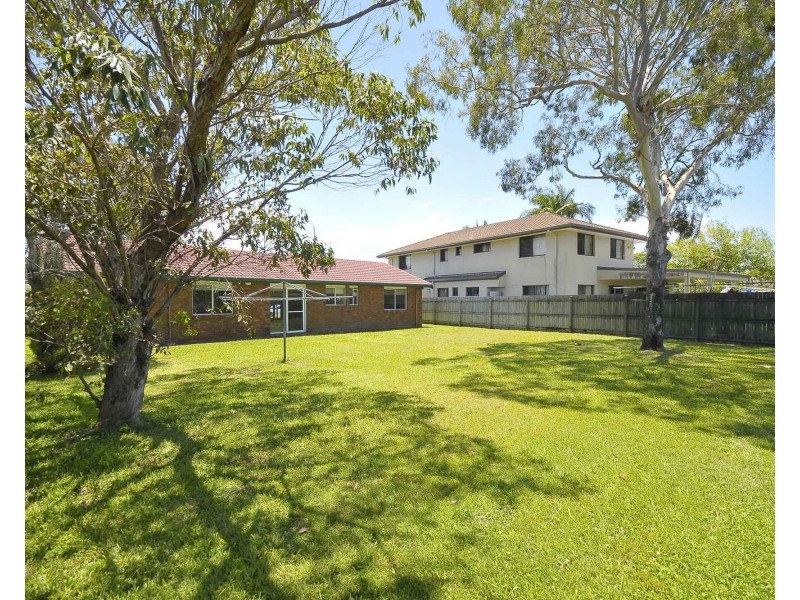 221 Nineteenth Avenue, Elanora QLD 4221