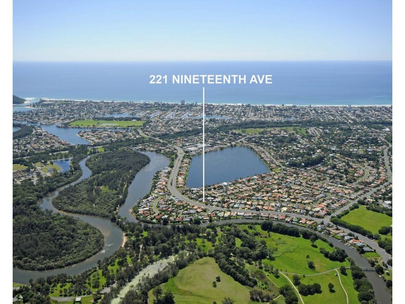 221 Nineteenth Avenue, Elanora QLD 4221