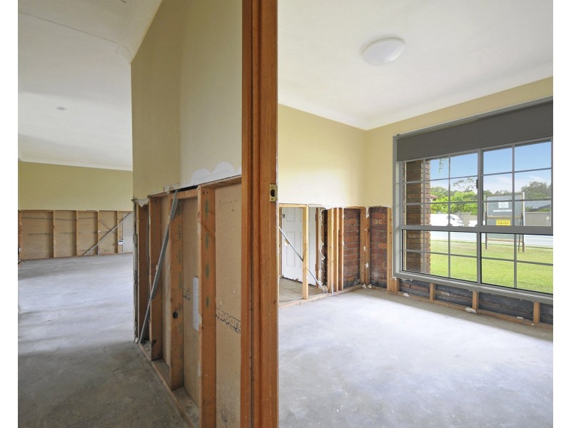 221 Nineteenth Avenue, Elanora QLD 4221