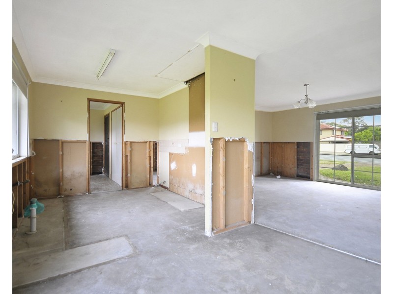 221 Nineteenth Avenue, Elanora QLD 4221