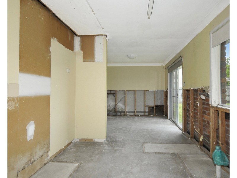 221 Nineteenth Avenue, Elanora QLD 4221