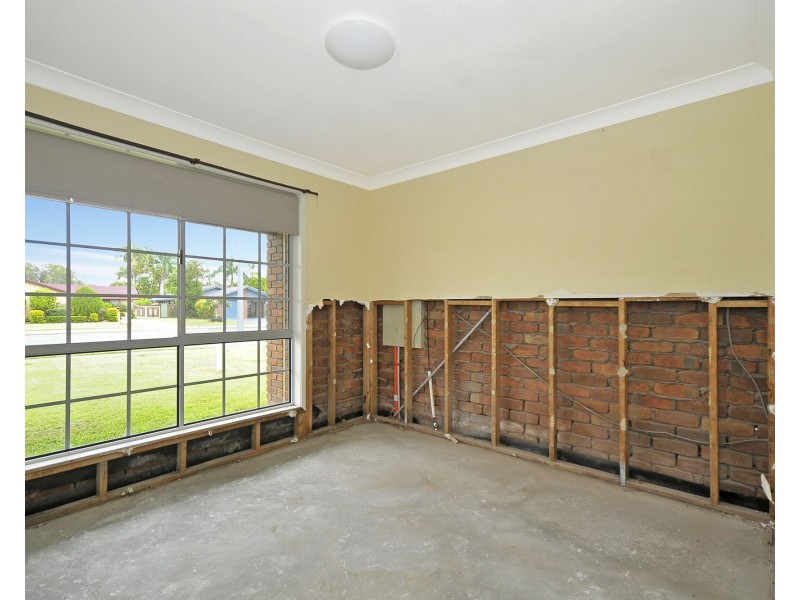 221 Nineteenth Avenue, Elanora QLD 4221