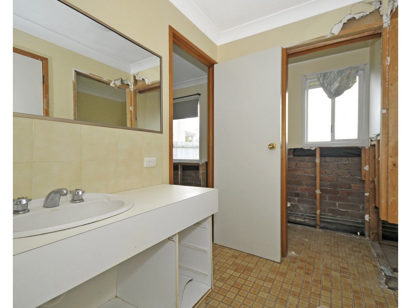 221 Nineteenth Avenue, Elanora QLD 4221
