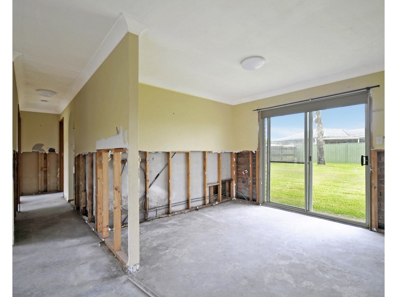 221 Nineteenth Avenue, Elanora QLD 4221