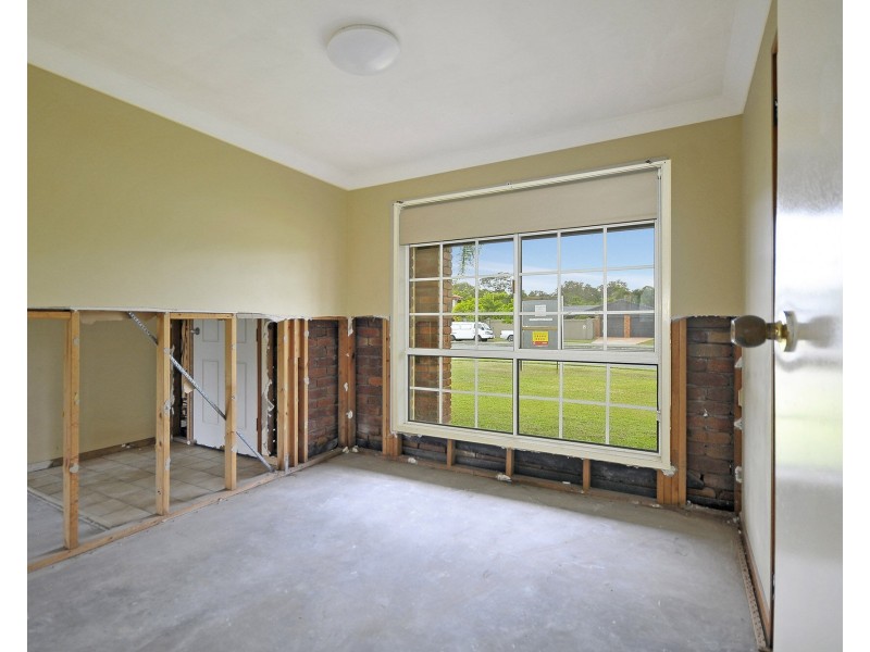 221 Nineteenth Avenue, Elanora QLD 4221
