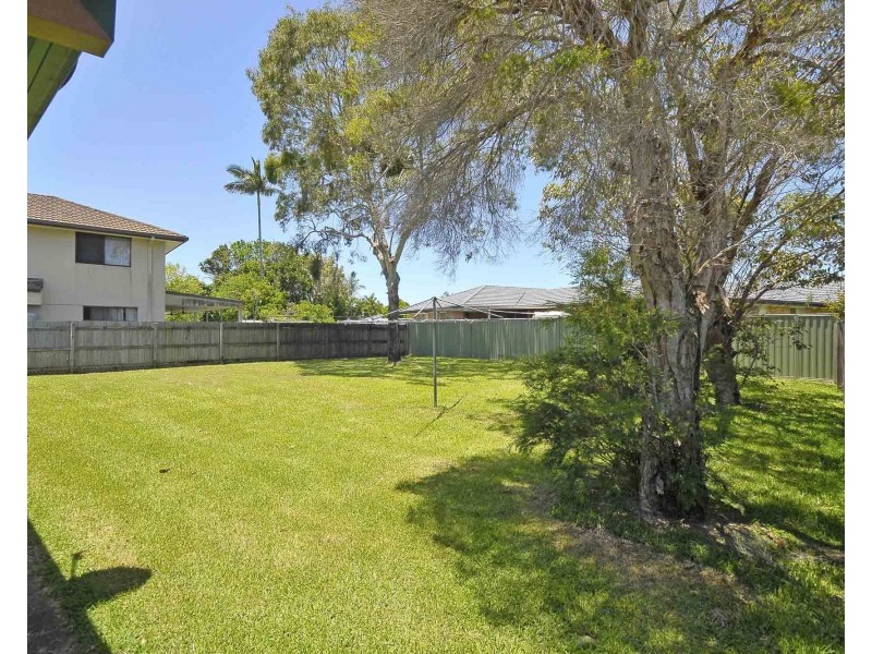221 Nineteenth Avenue, Elanora QLD 4221