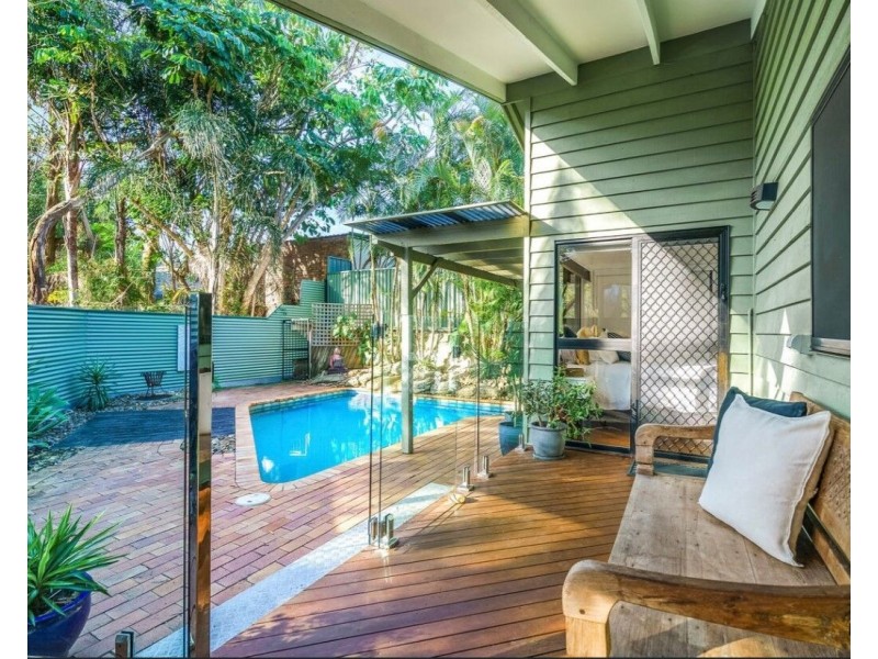 8 Flaminia Street, Currumbin Waters QLD 4223