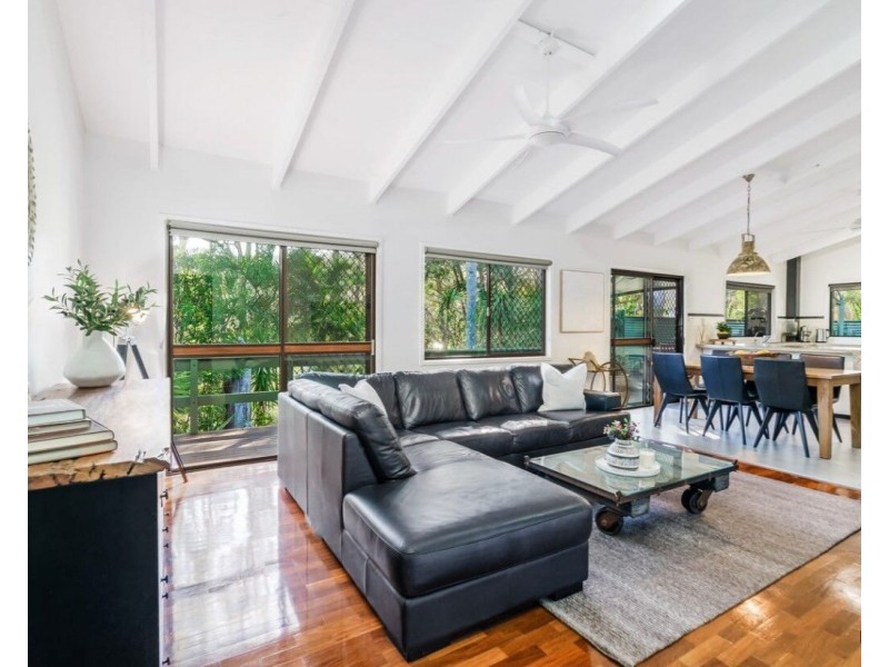 8 Flaminia Street, Currumbin Waters QLD 4223