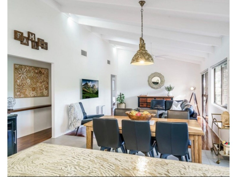 8 Flaminia Street, Currumbin Waters QLD 4223