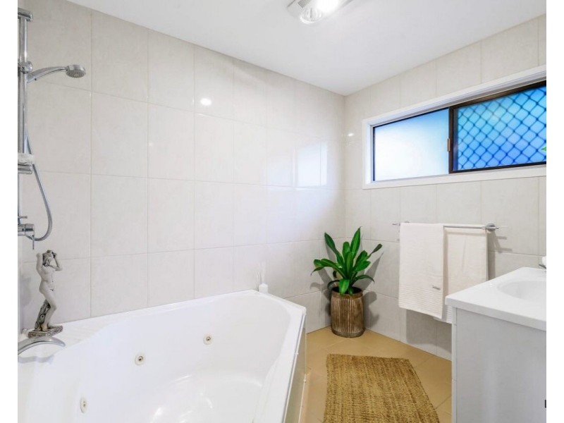 8 Flaminia Street, Currumbin Waters QLD 4223