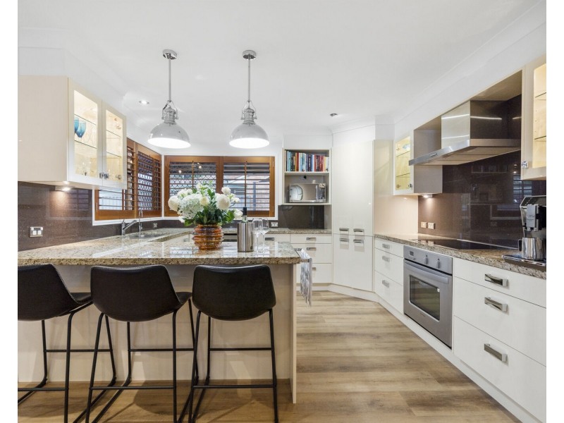 2 Baumea Court, Elanora QLD 4221