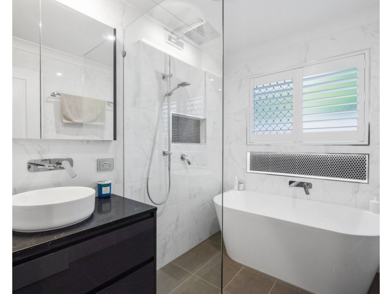 2 Baumea Court, Elanora QLD 4221