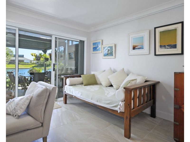 11/2-10 Coolgardie Street, Elanora QLD 4221