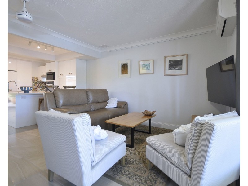 11/2-10 Coolgardie Street, Elanora QLD 4221