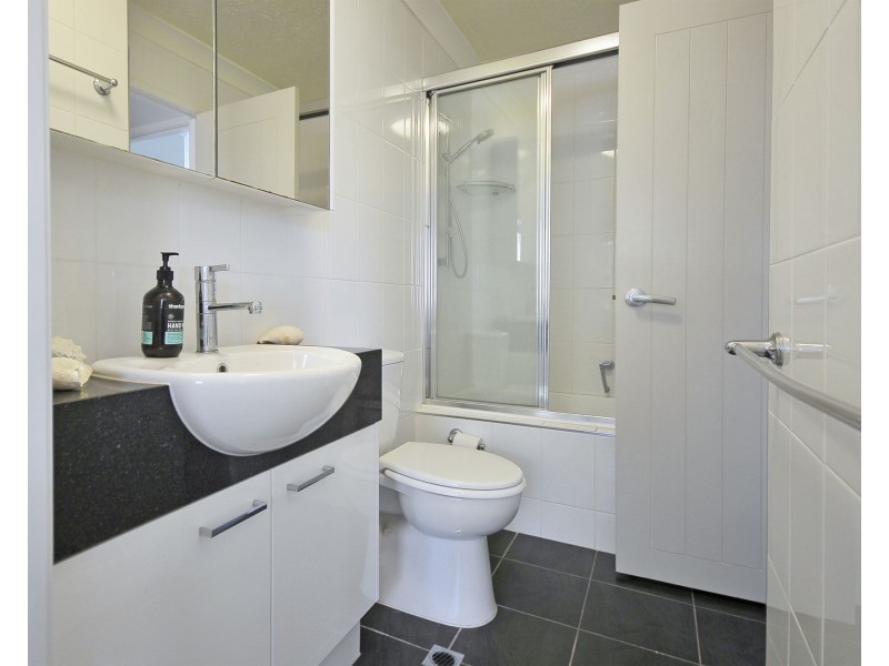11/2-10 Coolgardie Street, Elanora QLD 4221