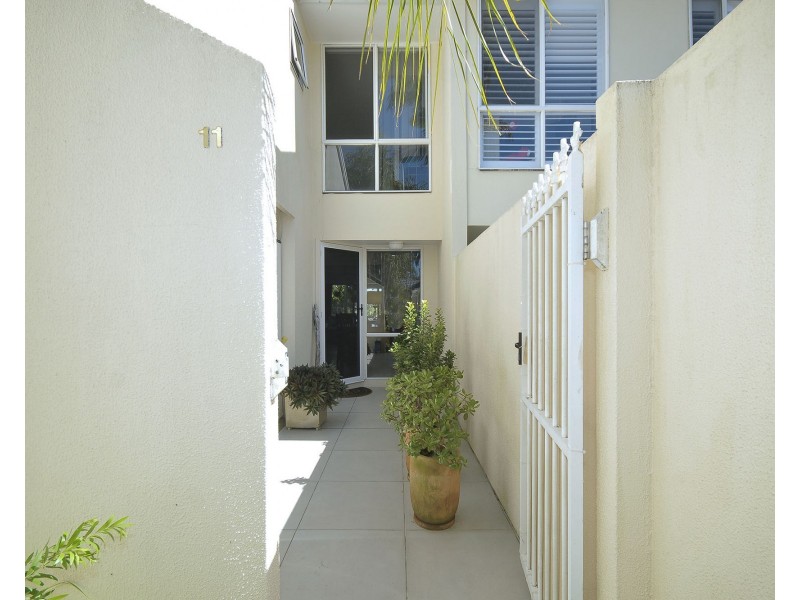 11/2-10 Coolgardie Street, Elanora QLD 4221