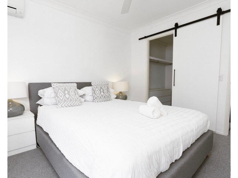 1/4 Twenty Sixth Avenue, Palm Beach QLD 4221