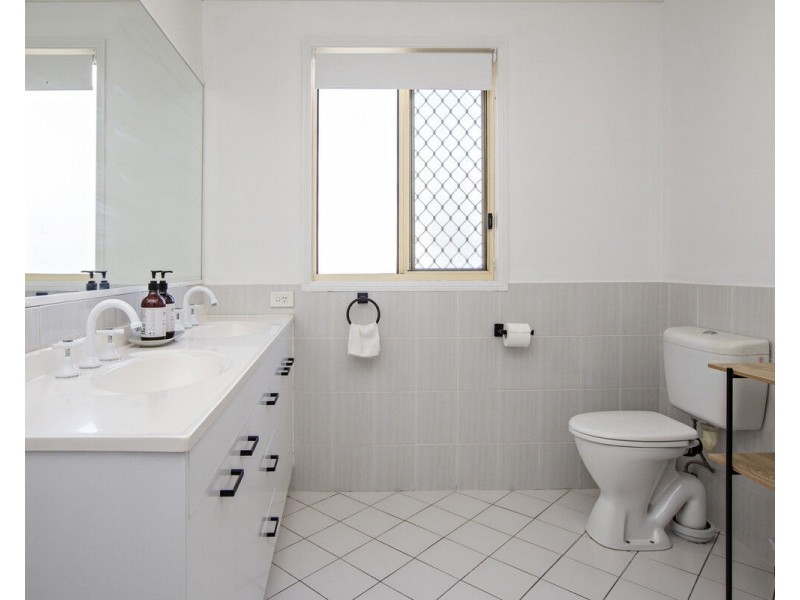 1/4 Twenty Sixth Avenue, Palm Beach QLD 4221